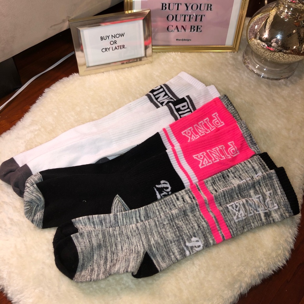 VS Pink Socks 🎀 (3 pieces sold together)